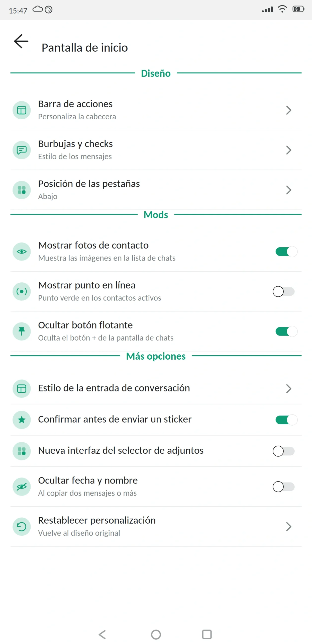 Pantalla de inicio y conversación WhatsApp Plus